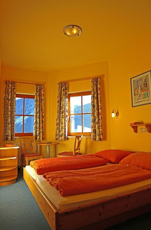 Haus Der Begegnung Hotel Gosau Exterior photo