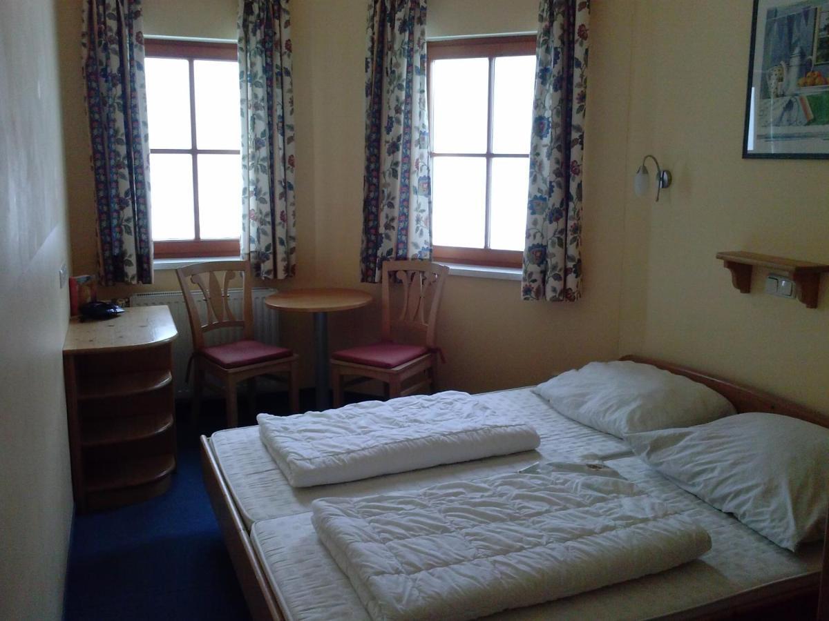 Haus Der Begegnung Hotel Gosau Room photo