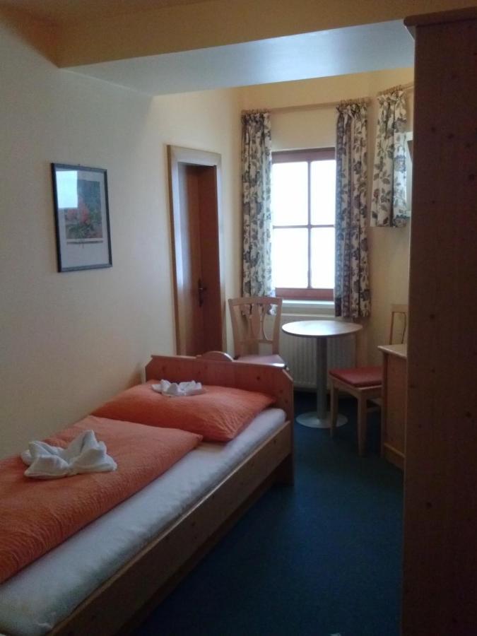 Haus Der Begegnung Hotel Gosau Room photo